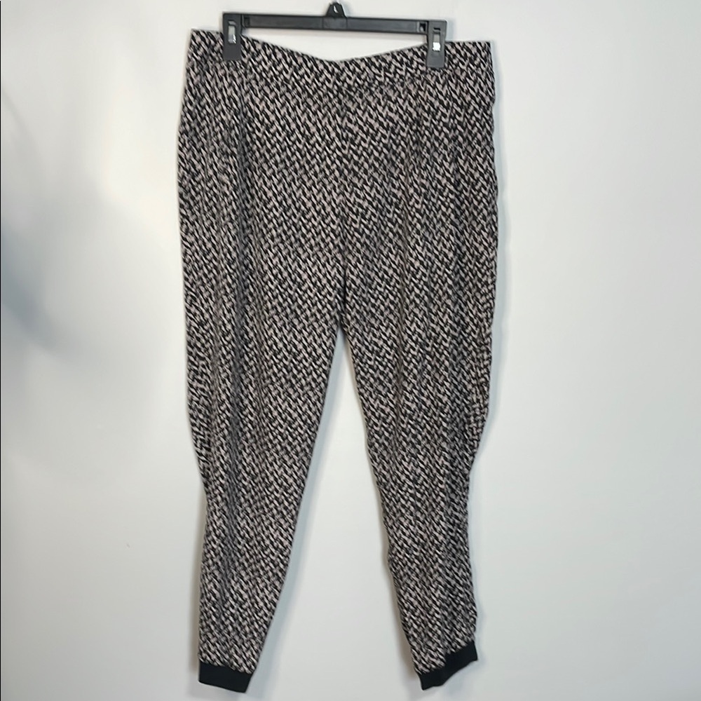 Barney’s New York Black and Tan Patterned Jogger Slacks Size 10